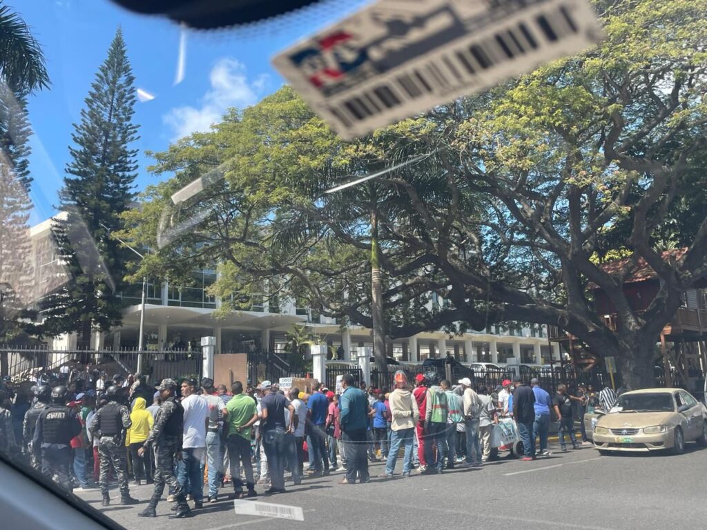 Indignación frente a la Alcaldía: exempleados exigen sus derechos laborales