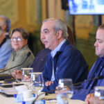 Presidente Abinader mantiene para este sábado suspensión de labores en provincias en alerta roja; medidas preventivas serán revisadas a las 9 a. m. del sábado en reunión de seguimiento desde el COE