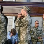 Rusia entrega a Ucrania mil cuerpos de militares caídos en combate y recibe 31