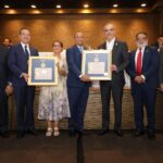 Francisco Morilla y Farmacia el Sol reconocidos en Premio Juan Pablo Duarte Comerciante durante la celebración del 51 aniversario Federación Dominicana de Comerciantes