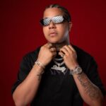 Policía deja en libertad al artista Donaty, pero retiene su arma de fuego tras incidente en actividad navideña