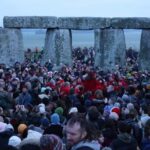 Unas 8,500 personas celebran el solsticio de invierno en Stonehenge y dan la bienvenida a la temporada más corta del año