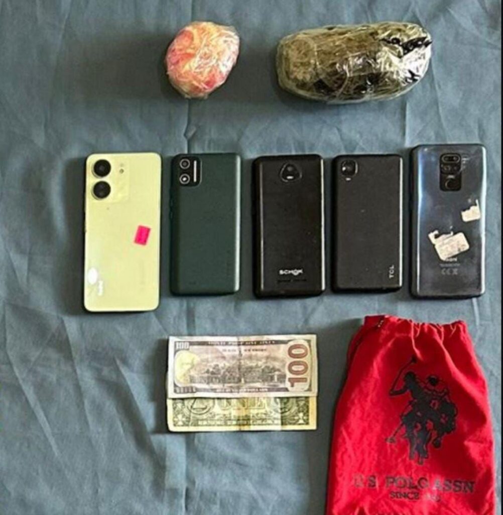 Tres arrestados en Las Matas de Farfán durante operativo de la DNCD con drogas y objetos ocupados