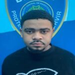 Policía arresta en Villa Hermosa a presunto asaltante buscado por herida de bala en Bahoruco