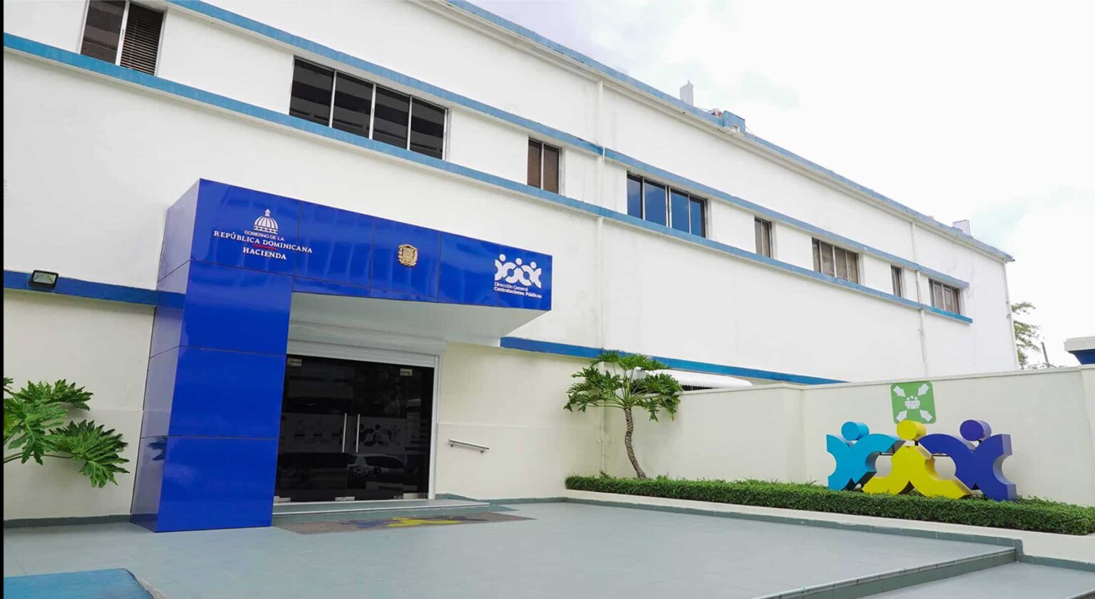 Reforma en Compras y Contrataciones limita intermediación y ordena publicidad oficial