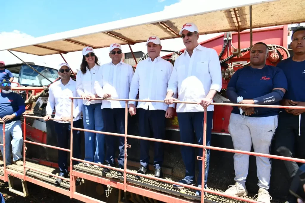 Abinader resalta mecanización agrícola en Productos Linda