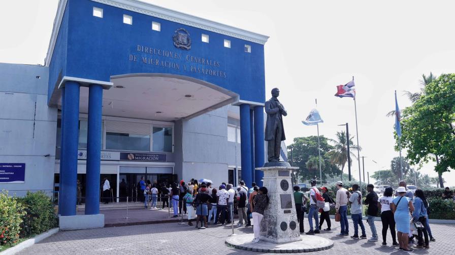 DGM endurece requisitos para permisos laborales a extranjeros