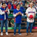 El presidente Abinader lanza la primera bola en Miami para dar inicio al primer partido de República Dominicana en el Clásico Mundial de Béisbol