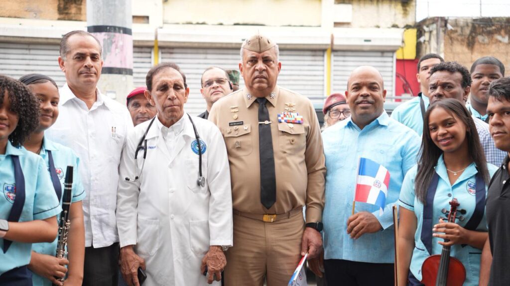 Migración apoya homenaje de la Clínica Dr. Cruz Jiminián a valores patrios