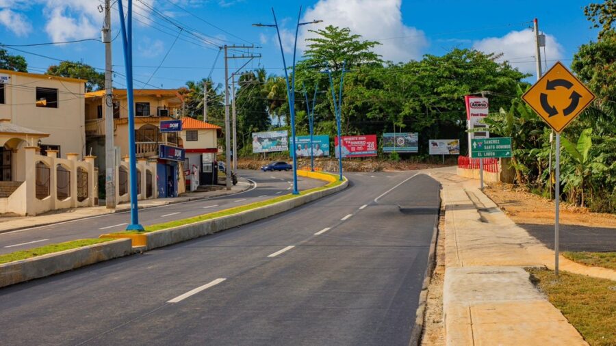 Presidente Abinader entrega obras de ampliación en acceso a Samaná