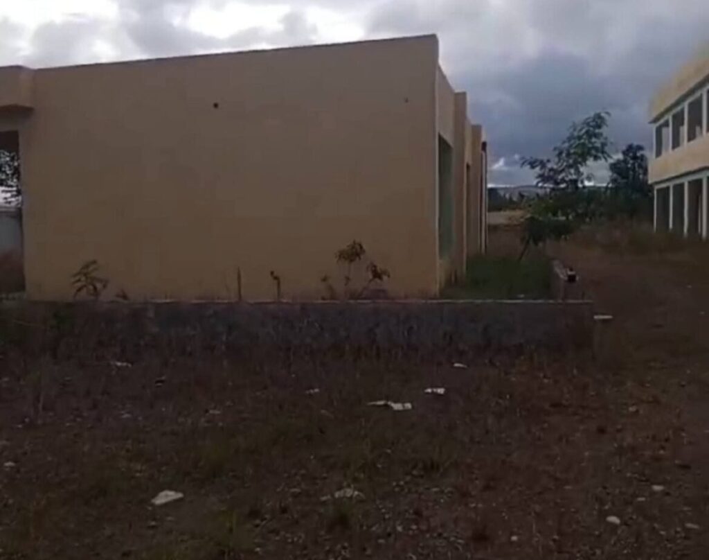 Denuncian abandono de escuela en La Vega pese a avance de construcción