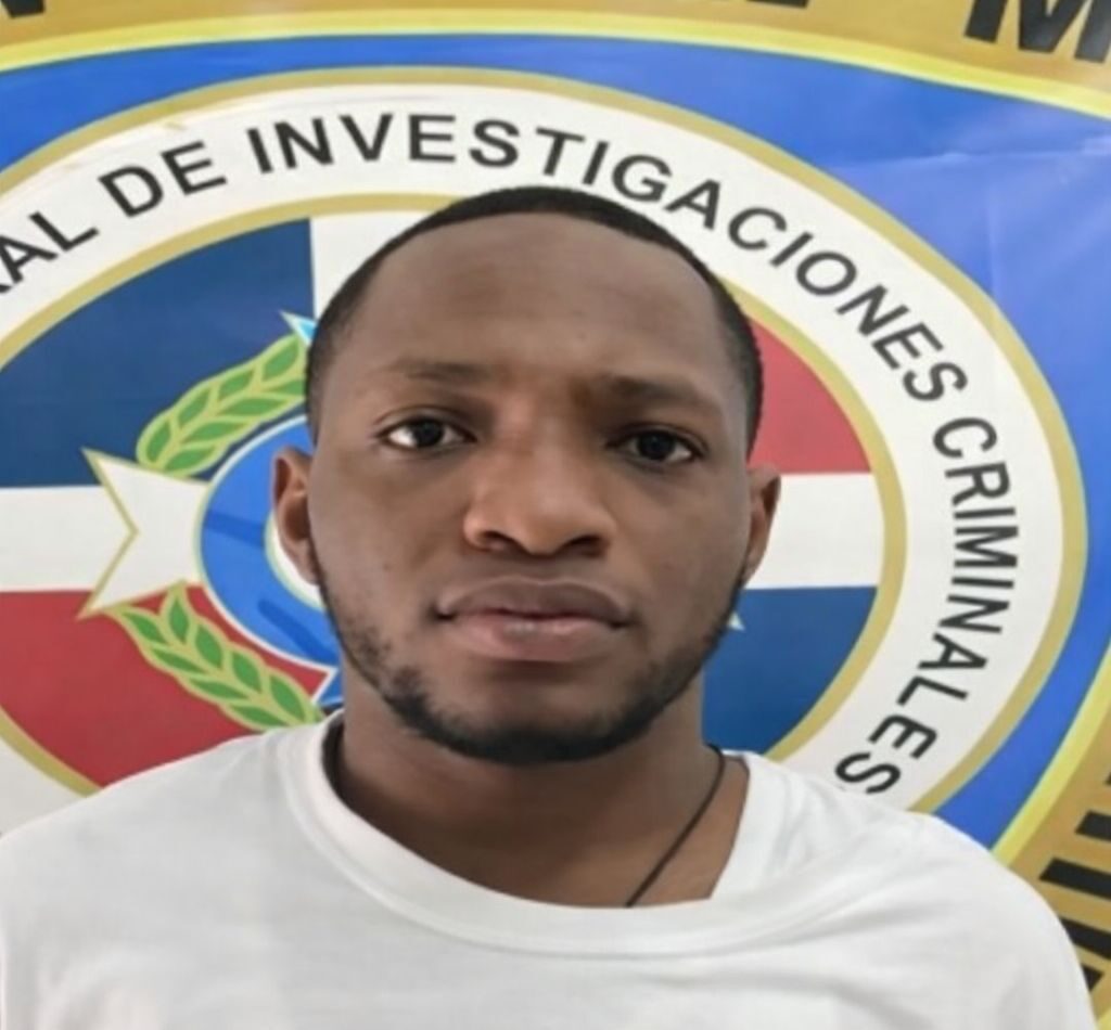 Policía persigue a hombre acusado de homicidio y tres heridos en Villa Mella