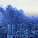 Israel bombardea edificio de clérigos que elegirán sucesor de Jameneí