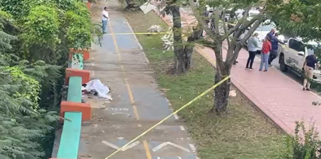 Hallan muerto a hombre enfermo y abandonado en la vía pública; comunidad de Santiago exige acción inmediata