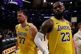 Lakers celebran victoria con récord de LeBron y 60 puntos de Doncic