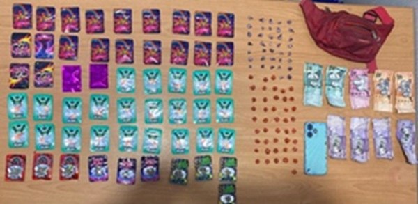 Policía desmantela punto de microtráfico en Esperanza; dos hombres apresados y varias evidencias ocupadas