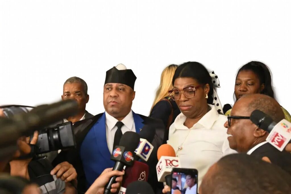 Elizabeth Silverio enfrenta petición de siete años de prisión por usurpar funciones de salud