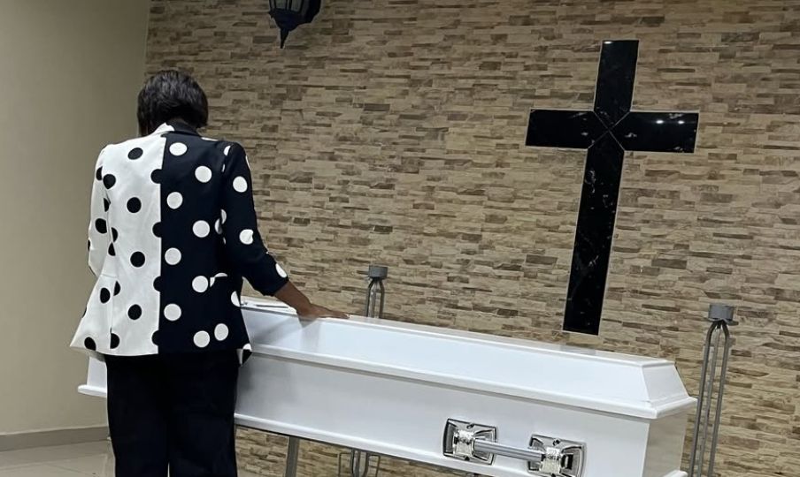 Elizabeth Silverio honra memoria de su abuela con palabras de despedida