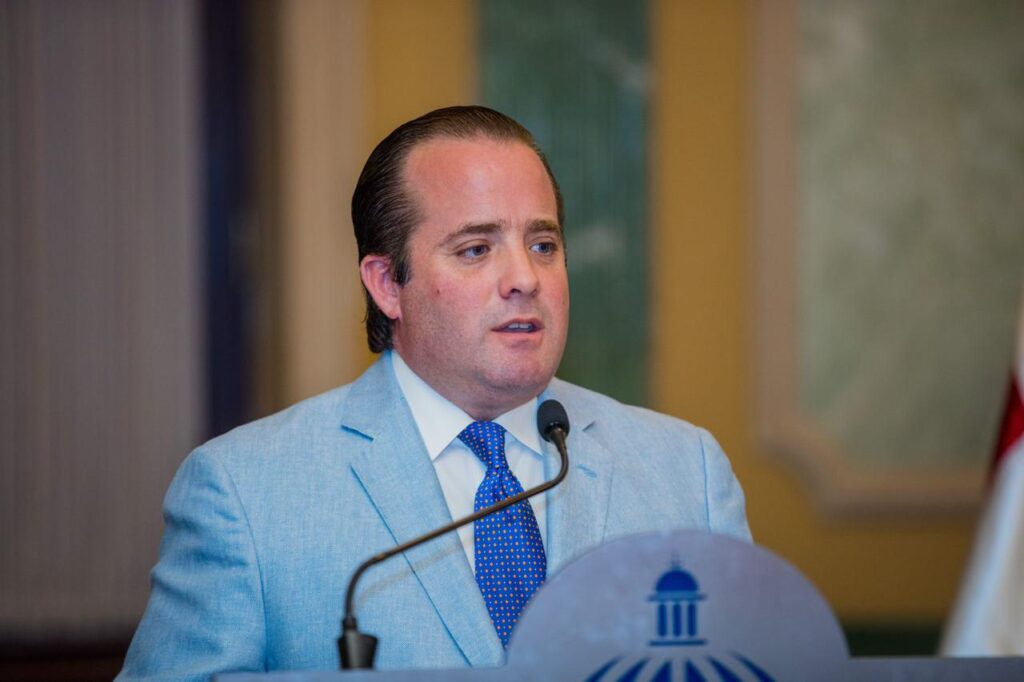 Paliza responde a Danilo: “Él introdujo el tema de la reforma fiscal”
