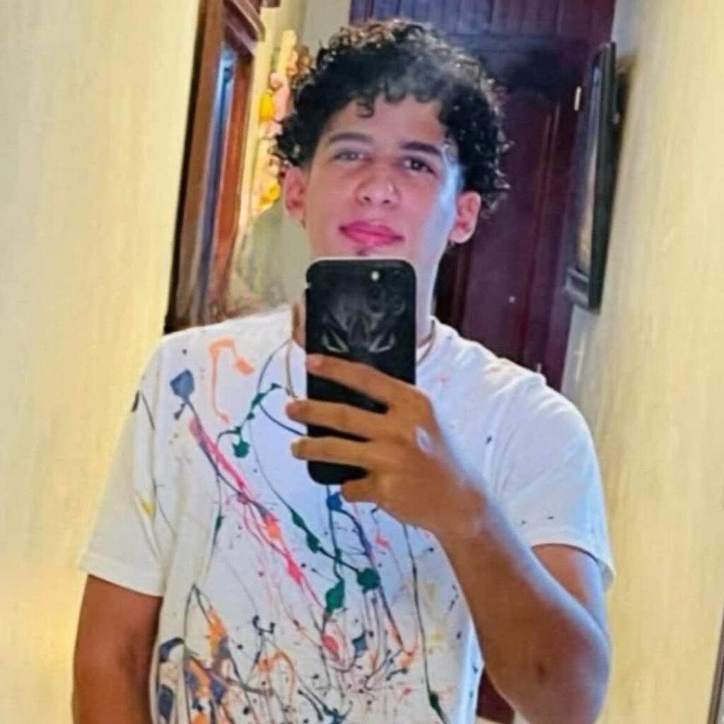Joven muere al chocar contra poste de luz en San Francisco de Macorís