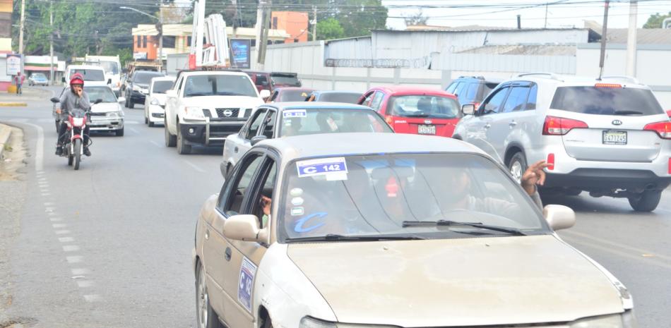 Precio del pasaje se mantiene, aunque suben combustibles; transportistas llaman a asamblea