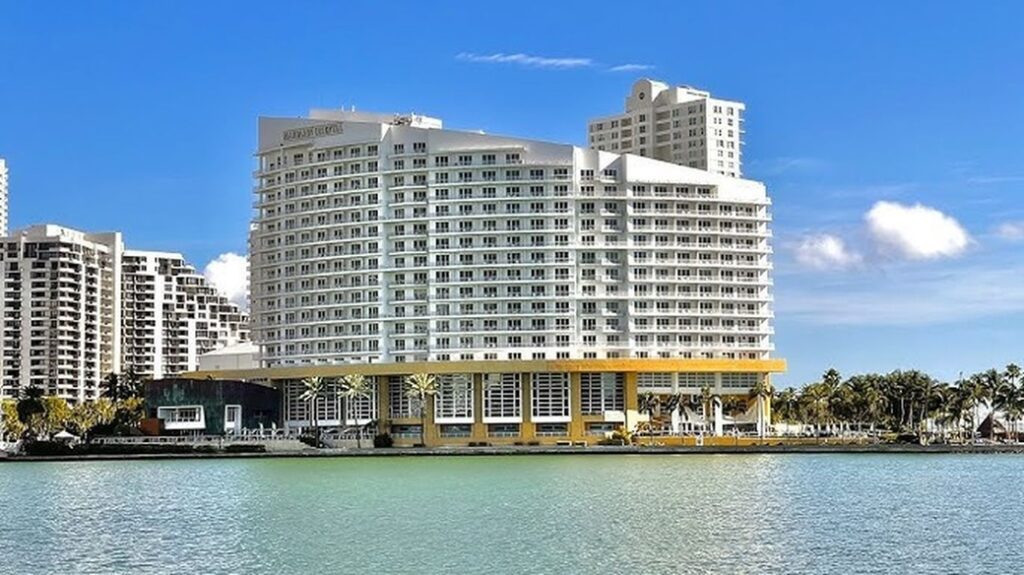Demuelen el icónico hotel Mandarin Oriental de Miami tras 25 años para dar paso a un proyecto de lujo