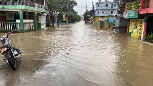 Aguaceros con granizo provocan crecidas e inundaciones en provincias del Cibao