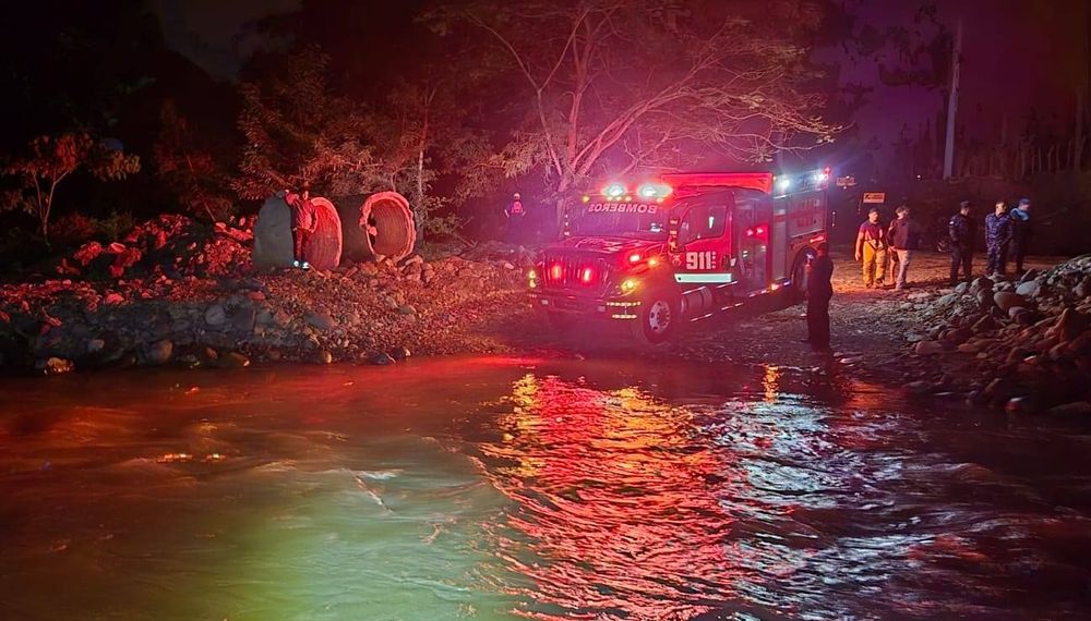 Lluvias intensas causan inundaciones y dejan personas atrapadas en La Vega