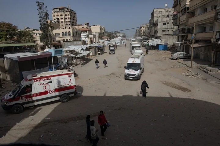 Israel mata a un trabajador de la OMS y la organización suspende evacuaciones médicas en Gaza