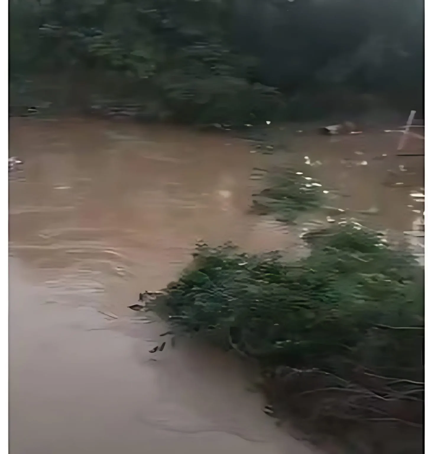 Montecristi en alerta por aumento del caudal del río Yaque del Norte y riesgo en puente principal
