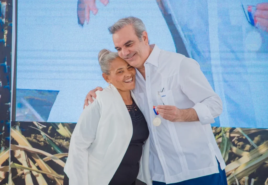 Presidente Abinader arranca entrega del Bono Madres 2026