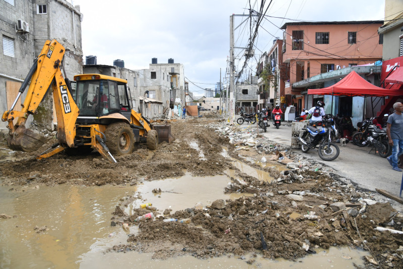 Desalojos y descontento marcan avance de obras en calle 9 de Los Praditos