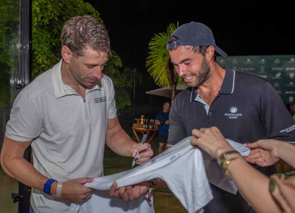 Álex Ruiz protagoniza una experiencia exclusiva de pádel en Puntacana Resort