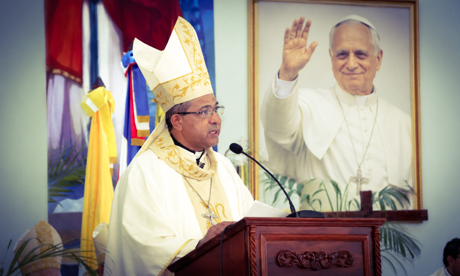 Arzobispo extiende invitación al Papa León XIV para venir a RD