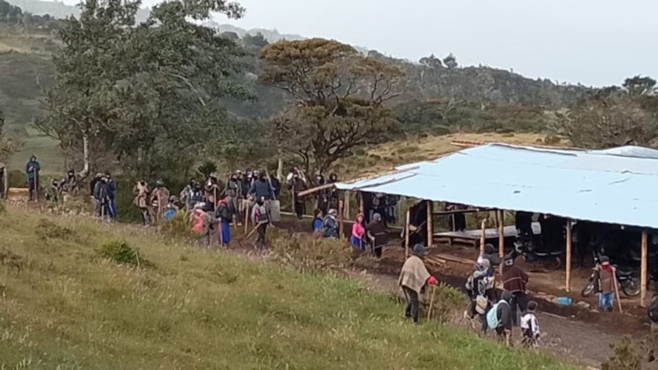 Enfrentamiento entre indígenas en Colombia deja al menos seis muertos y más de 100 heridos