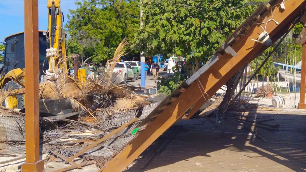 Restaurante “El Navío” desalojado en Pedernales en medio de disputa legal