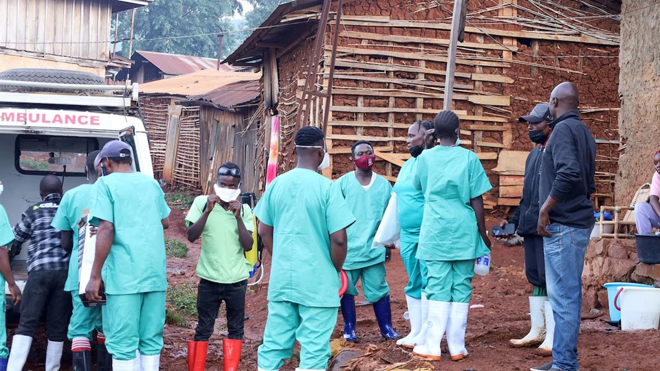 OMS eleva a más de 900 los casos sospechosos o confirmados de ébola en la República Democrática del Congo