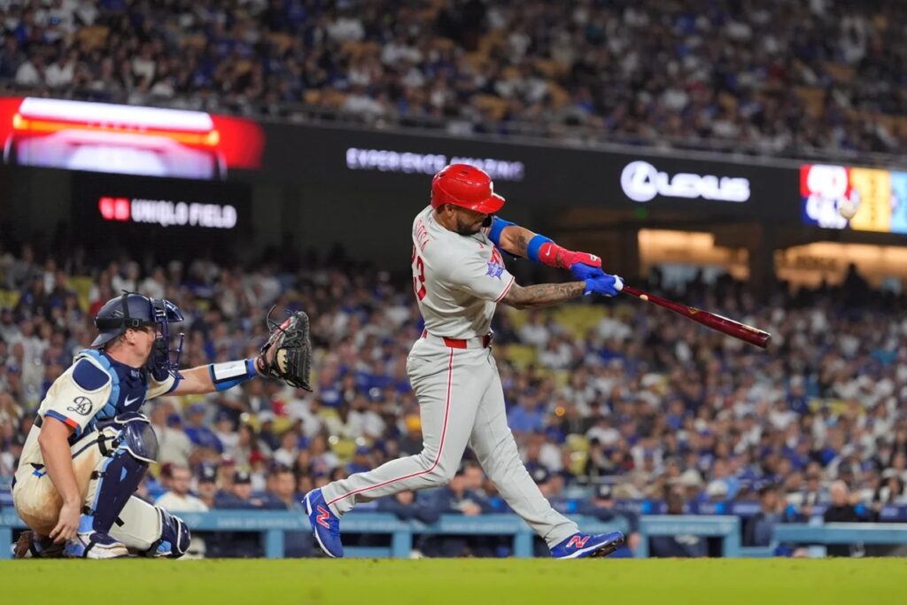 Phillies logran gran remontada y empatan la serie en el Dodger Stadium