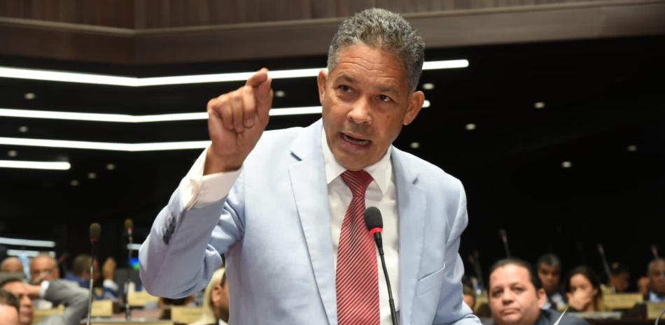 Diputado Eugenio Cedeño reclama mayor control de Abinader en la gestión estatal