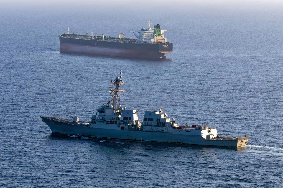 Irán autoriza el tránsito de buques chinos por Ormuz tras acuerdo estratégico con Pekín