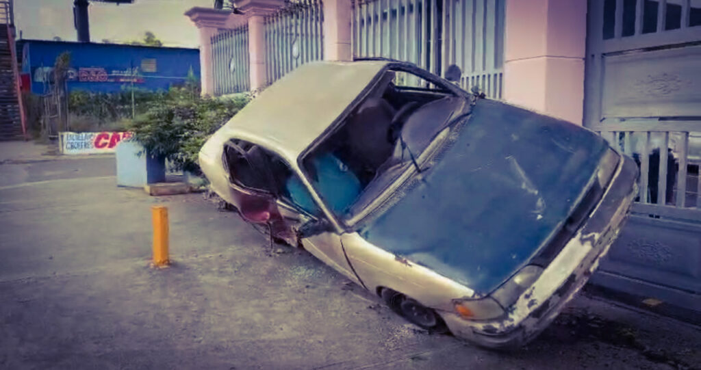 Mujer evita tragedia en Santiago al estrellar vehículo sin frenos contra pared