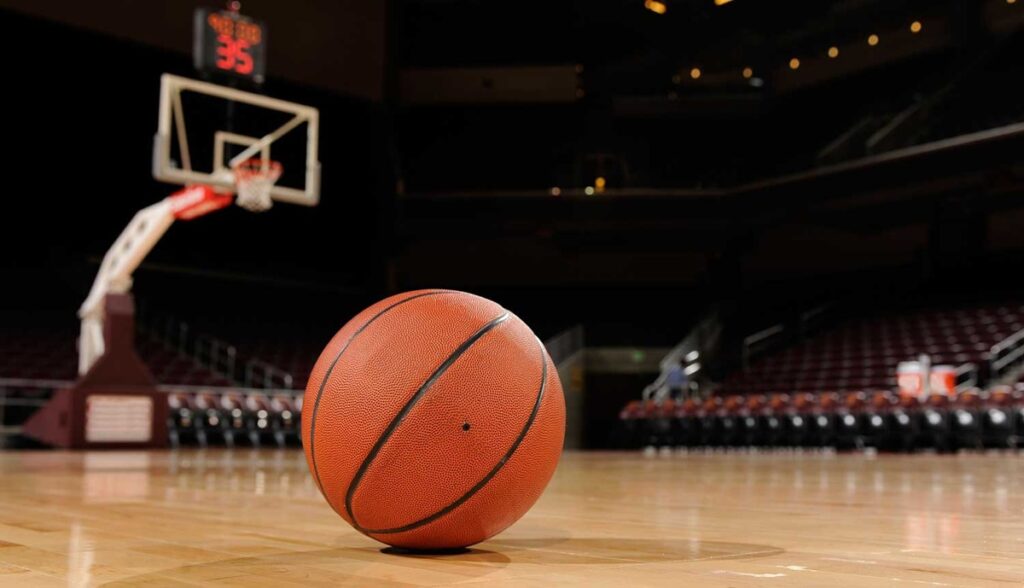 NBA acelera el uso de inteligencia artificial para decisiones arbitrales automáticas