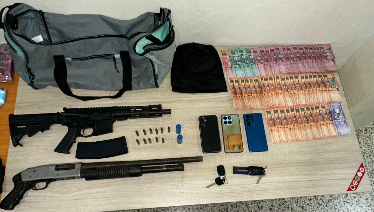 Policía captura a dos implicados en atracos y robo de pasola en SFM