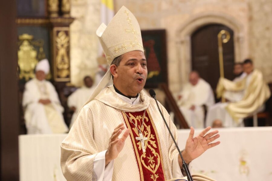 Arzobispo Morel Diplán se reúne con Papa León XIV, quien manifiesta interés en visitar RD