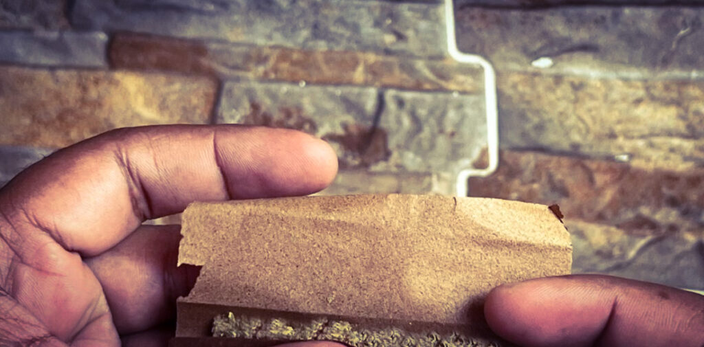 Papeles para enrolar tabaco y marihuana circulan sin restricciones en colmados