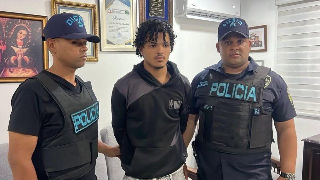 Joven acusado de estafa electrónica en Higüey se entrega a la Policía en Santiago