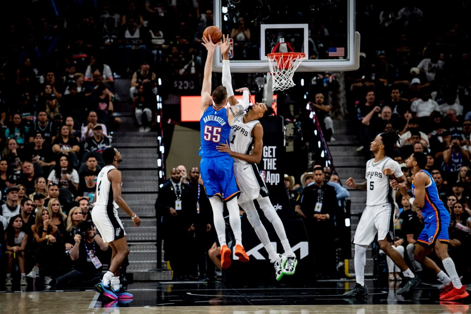 Spurs vencen al Thunder y empatan la final del Oeste 2-2