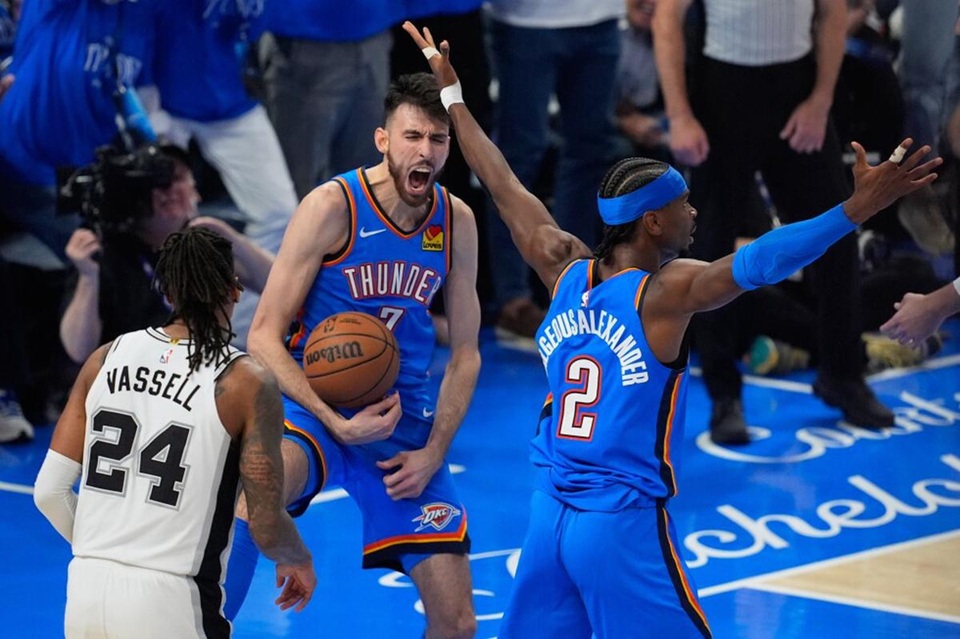 Thunder derrota 122-113 a los Spurs y empata la Final del Oeste 1-1