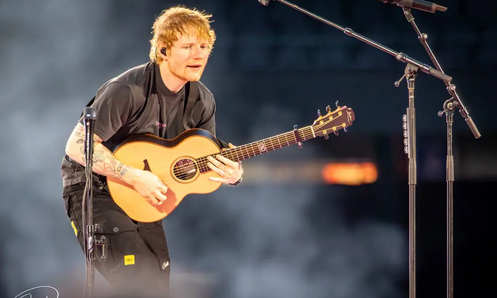 Ed Sheeran emociona en su debut en Santo Domingo