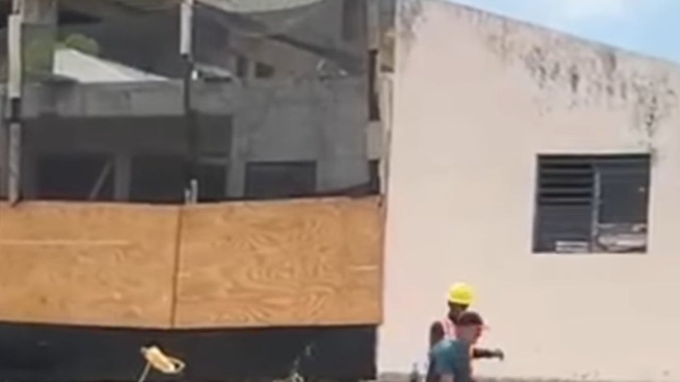 Obrero muere aplastado por máquina perforadora en obra de construcción en Santiago